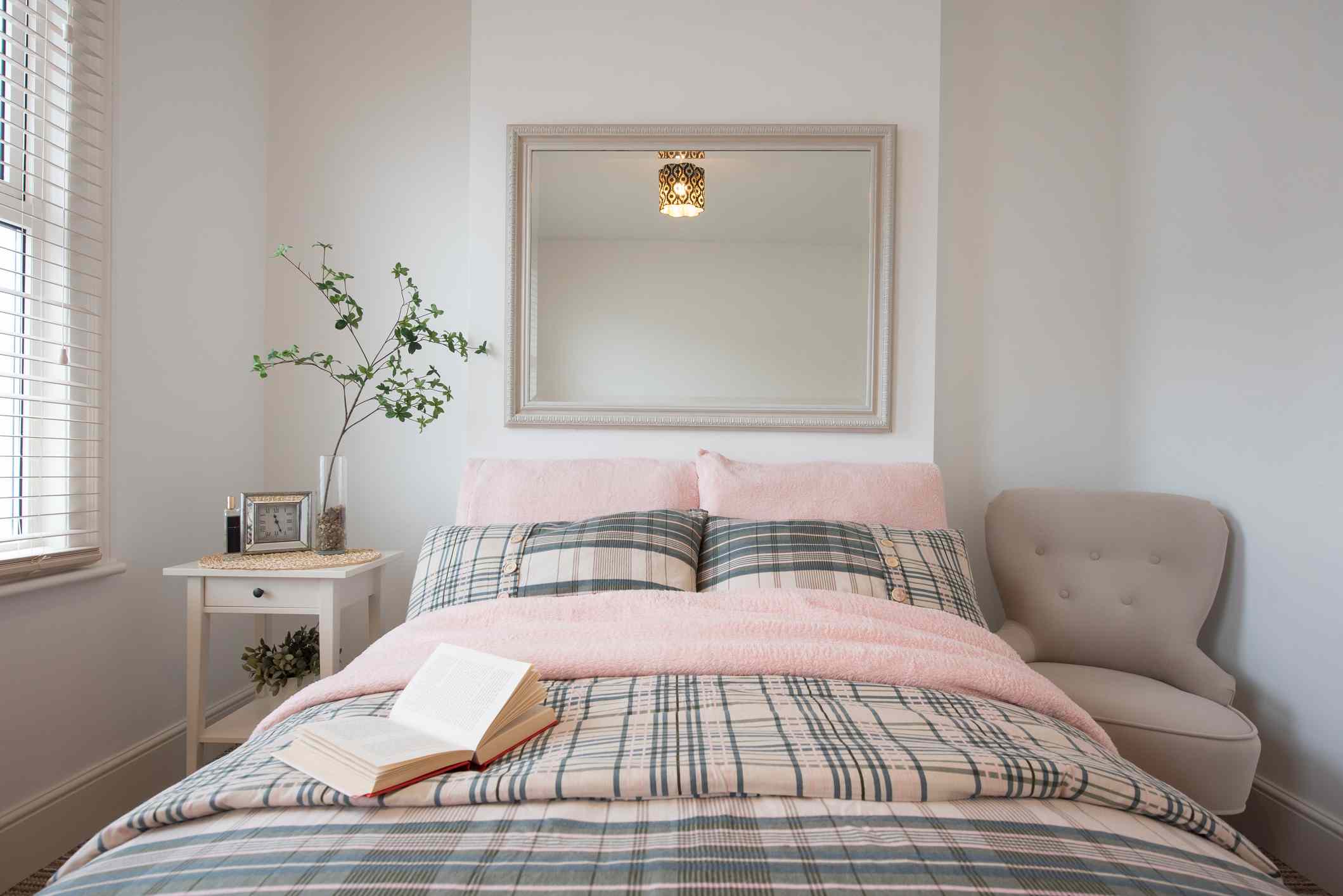 5 Paint Colors You Must In no way Use in Your Mattress room, Designers Say