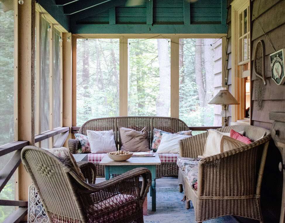 32 Small Screened-In Porch Ideas to Maximize Your Space