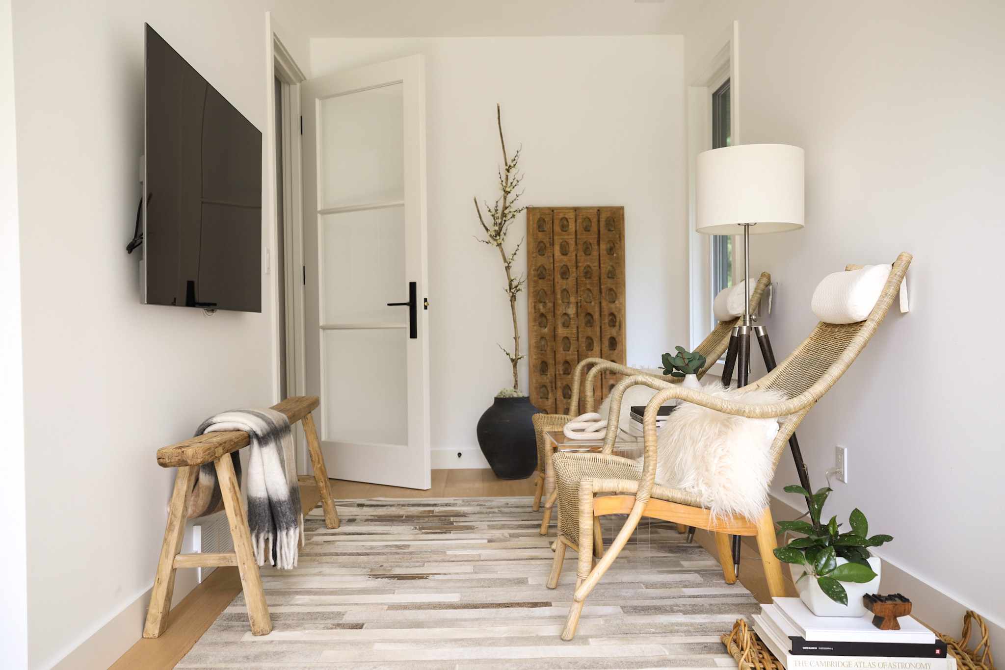 11 Easy Strategies to Make a Small Room Look Bigger